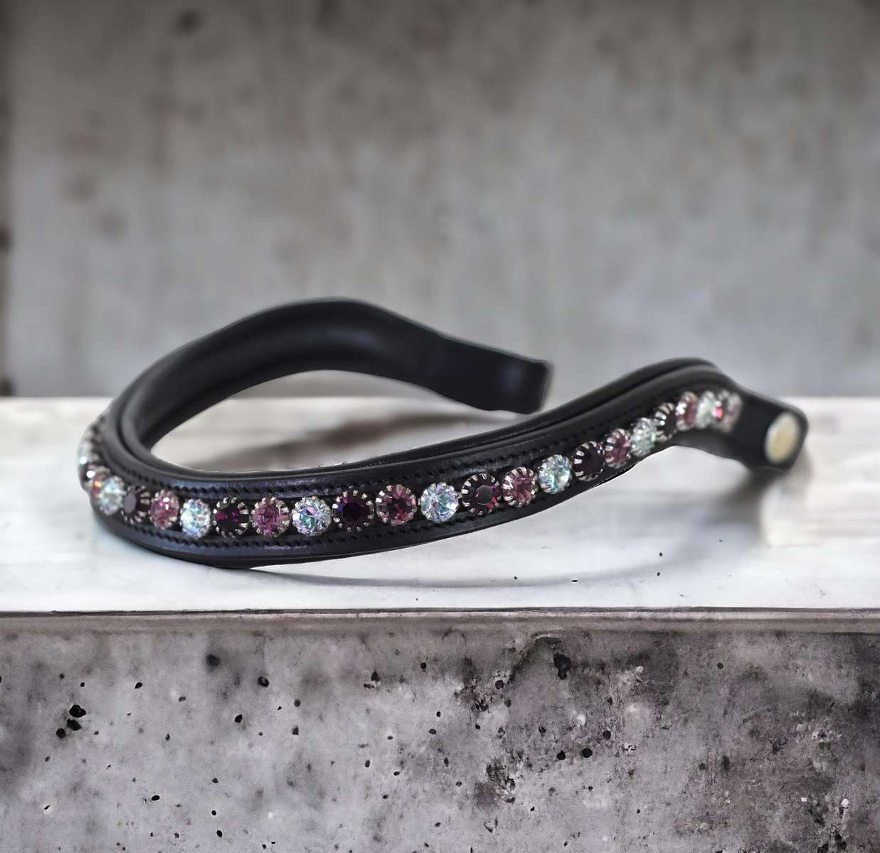 pannband fjäder svart